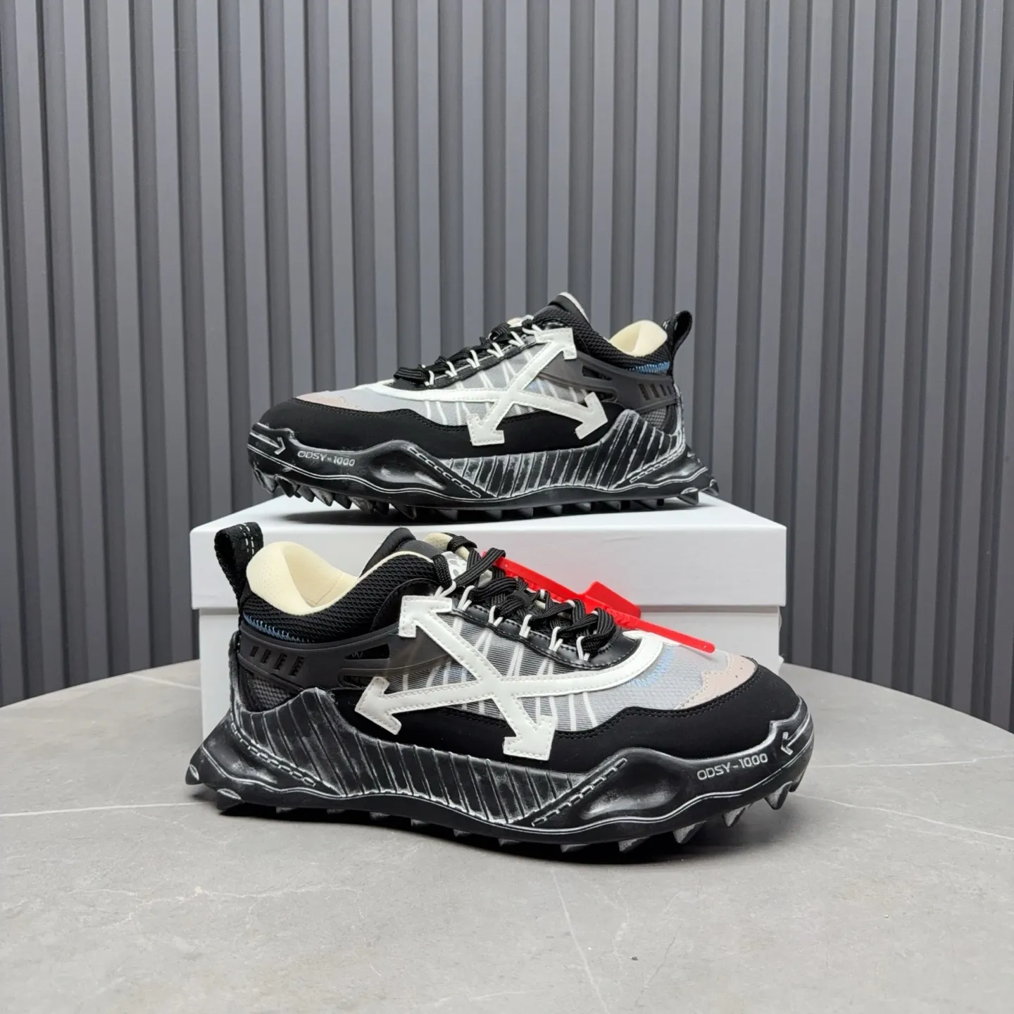 【OFF WHITE】P: 680💰Couple model, Size: Female 35-40; Male 39-44 (customized at 45.46) 2025SS trendy brand OFF WHITE classic popular model, combined outsole, official website original 1:1 developed top-level copy, ️Selected imported high-mercerized matte cowhide splicing breathable mesh ✔️Breathable lining, breathable and comfortable, simple and personalized design, official website rubber outsole.
